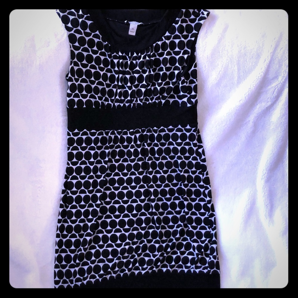 🔥WHBM Sleeveless Black & White Print Sz XL (A-18)